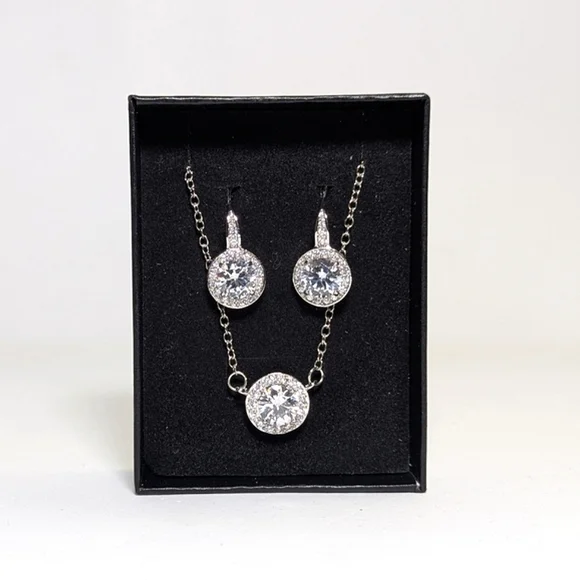 Swarovski Halo Crystal Necklace Earring Set 8mm Gold Silver NWT - Picture 1 of 9